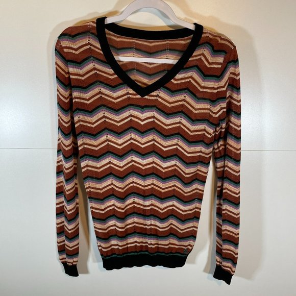 4Funky Flavours Contrast Chevron V-Neck Sweater - Picture 2 of 5